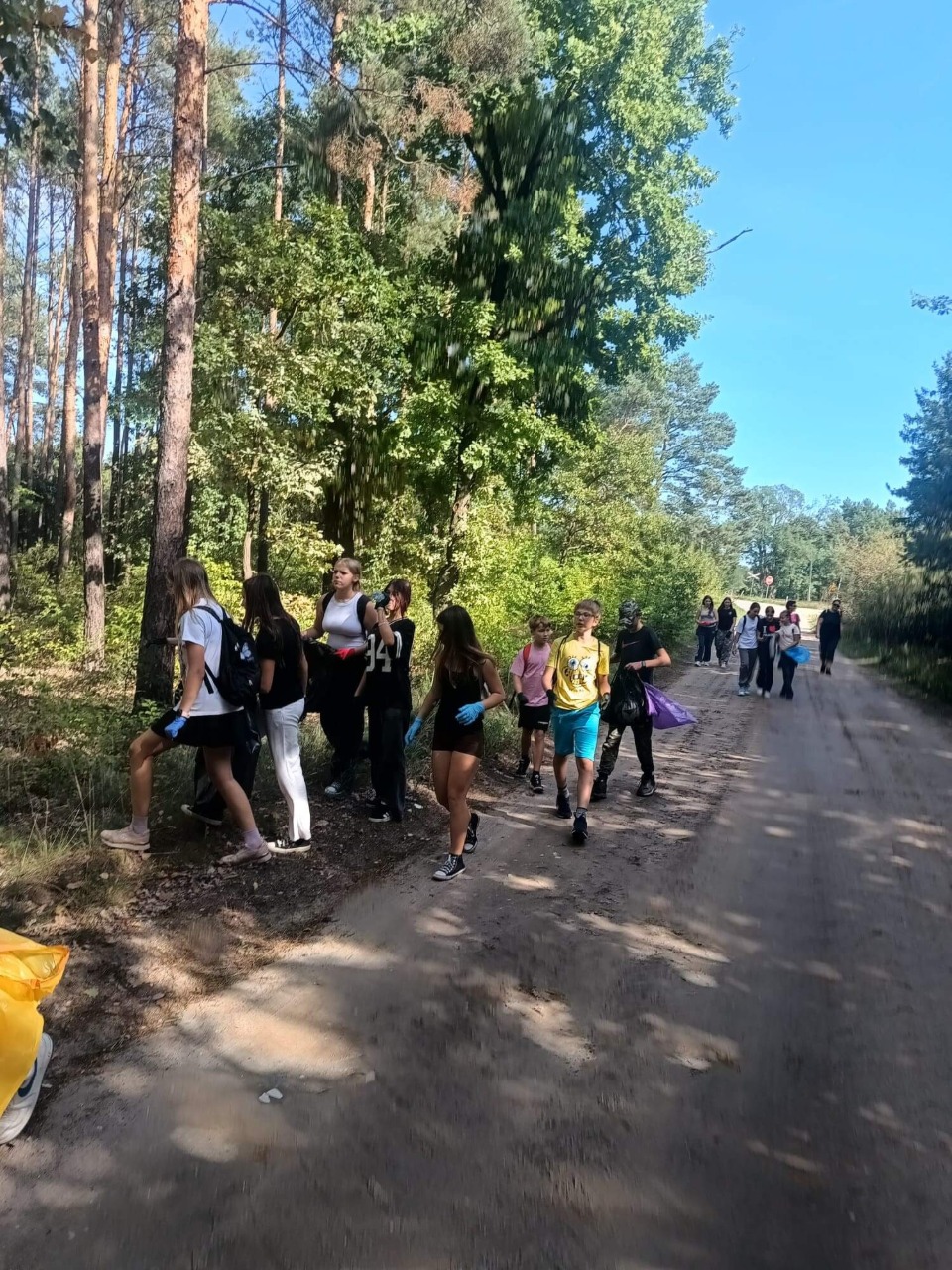 Read more about the article „Sprzątanie świata – Glinik 2025” – 🌍 AKCJA SPRZĄTANIA ŚWIATA ZA NAMI! 🌱